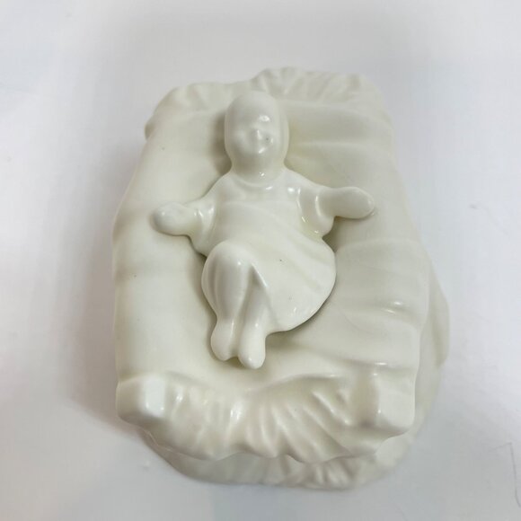 Vintage 1966 White Porcelain Nativity Figurines Featuring Mary & Baby Jesus - Picture 5 of 11